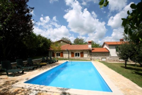Gemütliches Ferienhaus In Ružići Mit Offenem Kamin